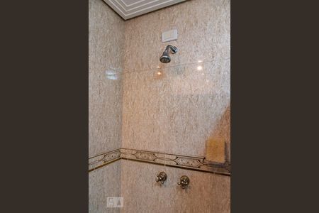 Casa à venda com 530m², 4 quartos e 4 vagas Casa à venda com 530m², 4 quartos e 4 vagasChuveiro