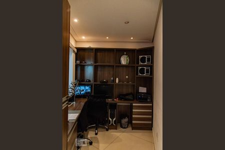 Casa à venda com 530m², 4 quartos e 4 vagas Casa à venda com 530m², 4 quartos e 4 vagasEscritório