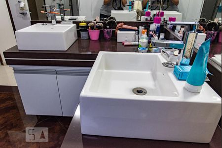 Casa à venda com 530m², 4 quartos e 4 vagas Casa à venda com 530m², 4 quartos e 4 vagasPia