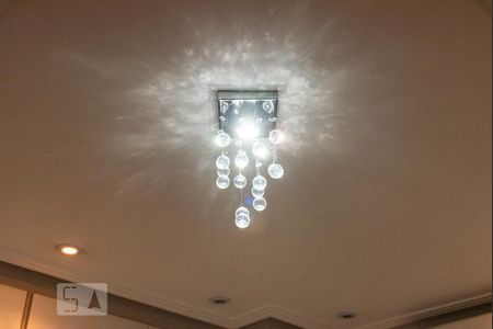 Casa à venda com 530m², 4 quartos e 4 vagas Casa à venda com 530m², 4 quartos e 4 vagasLustre