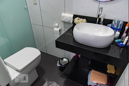 Casa à venda com 530m², 4 quartos e 4 vagas Casa à venda com 530m², 4 quartos e 4 vagasBanheiro de serviço