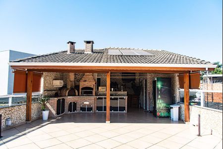 Casa à venda com 530m², 4 quartos e 4 vagas Casa à venda com 530m², 4 quartos e 4 vagasTerraço