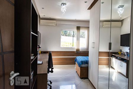 Casa à venda com 530m², 4 quartos e 4 vagas Casa à venda com 530m², 4 quartos e 4 vagasQuarto 3