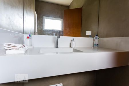 Casa à venda com 450m², 5 quartos e 4 vagasBanheiro da Suite 2
