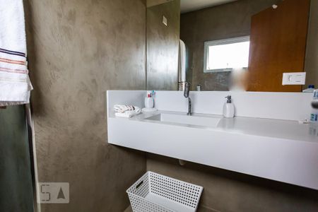 Casa à venda com 450m², 5 quartos e 4 vagasBanheiro da Suite 2