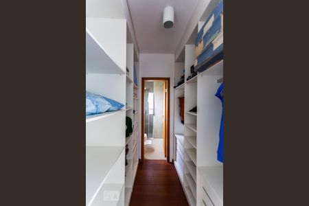 Casa à venda com 450m², 5 quartos e 4 vagasCloset