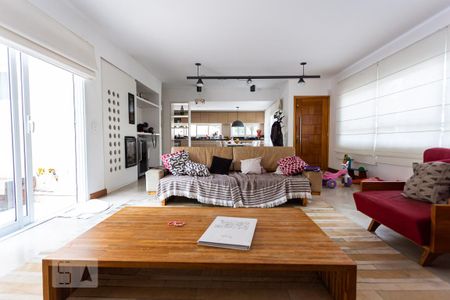 Casa à venda com 450m², 5 quartos e 4 vagasSala