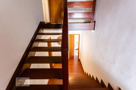Casa à venda com 450m², 5 quartos e 4 vagasEscada