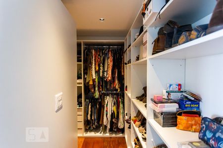 Casa à venda com 450m², 5 quartos e 4 vagasCloset