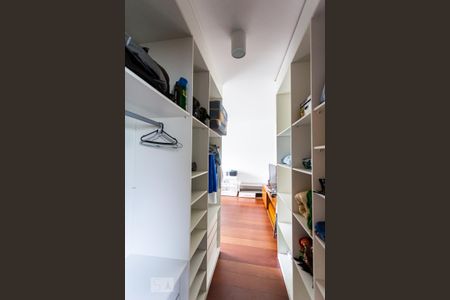 Casa à venda com 450m², 5 quartos e 4 vagasCloset