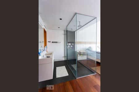 Casa à venda com 450m², 5 quartos e 4 vagasBanheiro da Suite 2