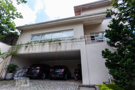 Casa à venda com 450m², 5 quartos e 4 vagasFachada