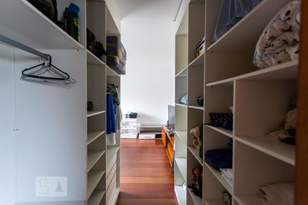 Casa à venda com 450m², 5 quartos e 4 vagasCloset