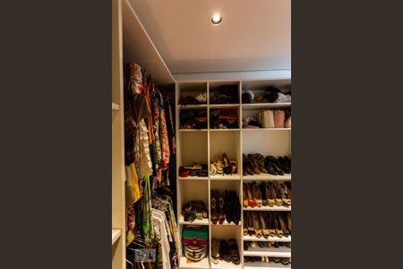 Casa à venda com 450m², 5 quartos e 4 vagasCloset