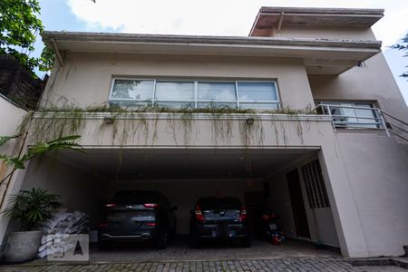 Casa à venda com 450m², 5 quartos e 4 vagasFachada
