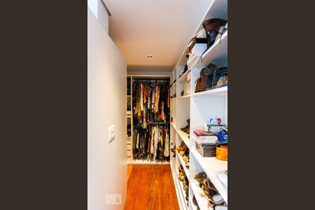 Casa à venda com 450m², 5 quartos e 4 vagasCloset