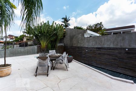 Casa à venda com 450m², 5 quartos e 4 vagasPiscina