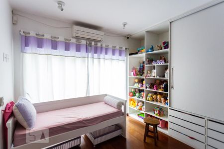 Casa à venda com 450m², 5 quartos e 4 vagasSuite