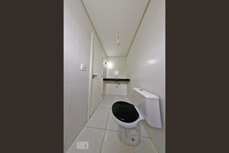 Banheiro de kitnet/studio para alugar com 1 quarto, 32m² em Água Verde, Curitiba