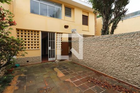 Casa para alugar com 288m², 3 quartos e 4 vagas Casa para alugar com 288m², 3 quartos e 4 vagasQuintal