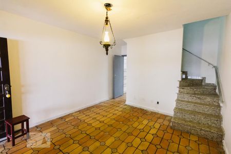 Casa à venda com 100m², 4 quartos e 1 vaga Casa à venda com 100m², 4 quartos e 1 vagaSala