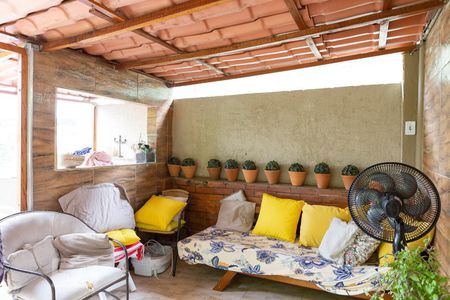 Casa à venda com 210m², 3 quartos e 2 vagas Casa à venda com 210m², 3 quartos e 2 vagasÁrea Externa