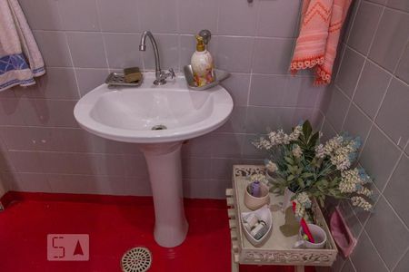 Casa à venda com 210m², 3 quartos e 2 vagas Casa à venda com 210m², 3 quartos e 2 vagasBanheiro Social Piso Superior