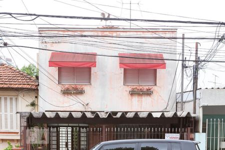 Casa à venda com 210m², 3 quartos e 2 vagas Casa à venda com 210m², 3 quartos e 2 vagasFachada