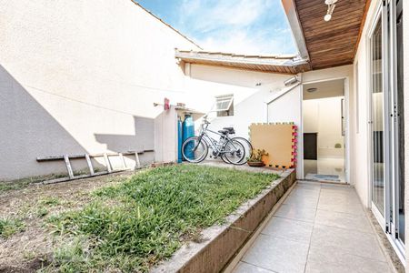 Casa para alugar com 300m², 3 quartos e 3 vagasFundos