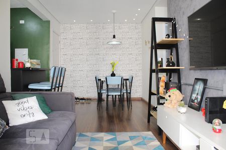 Sala de tv e jantar  de apartamento à venda com 2 quartos, 70m² em Jardim Tupanci, Barueri