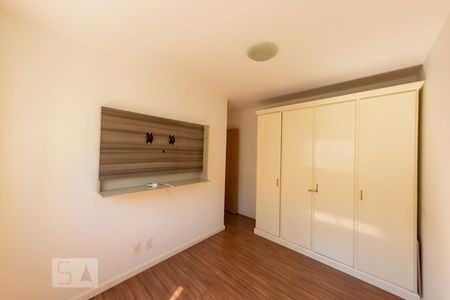 Quarto de apartamento à venda com 2 quartos, 77m² em Tristeza, Porto Alegre