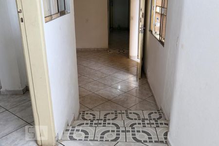 Escada de casa para alugar com 2 quartos, 70m² em Jardim Oliveiras, Taboão da Serra