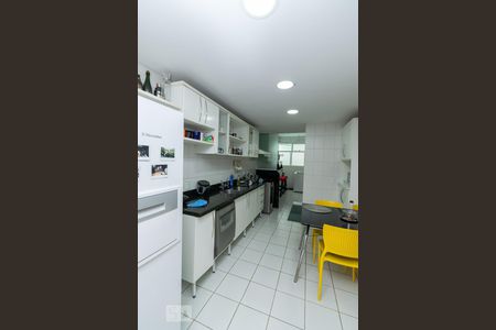 Apartamento para alugar com 138m², 3 quartos e 2 vagasCOZINHA