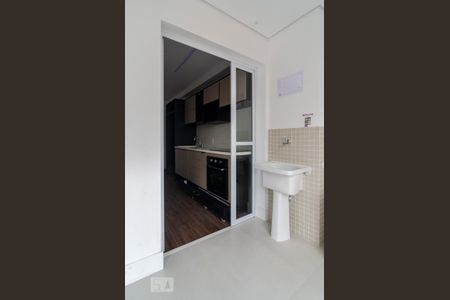 Área de serviço de apartamento para alugar com 2 quartos, 58m² em Vila Madalena, São Paulo