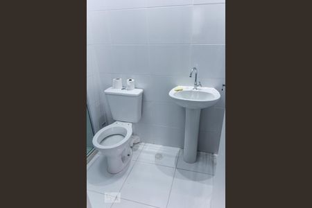 Banheiro de apartamento para alugar com 2 quartos, 44m² em Campanário, Diadema