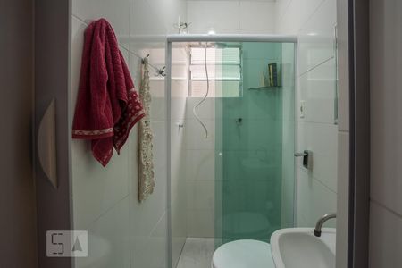 Banheiro de casa à venda com 2 quartos, 80m² em Parque Maria Domitila, São Paulo