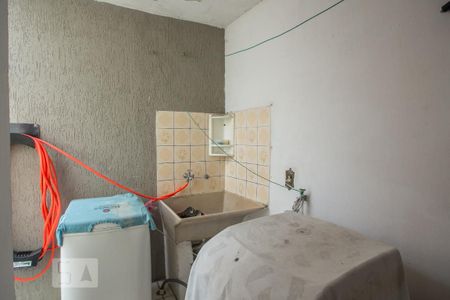 área de serviço de casa à venda com 2 quartos, 80m² em Parque Maria Domitila, São Paulo