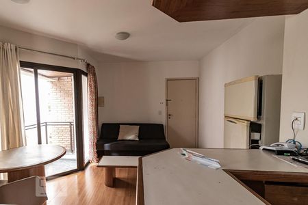 Sala de kitnet/studio para alugar com 1 quarto, 52m² em Indianópolis, São Paulo