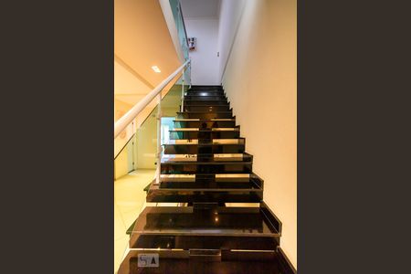 Casa à venda com 165m², 3 quartos e 3 vagasEscada