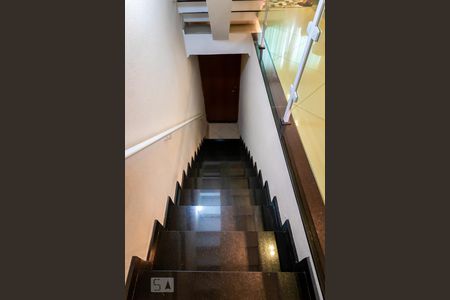 Casa à venda com 165m², 3 quartos e 3 vagasEscada