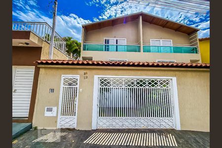 Casa à venda com 165m², 3 quartos e 3 vagasFachada