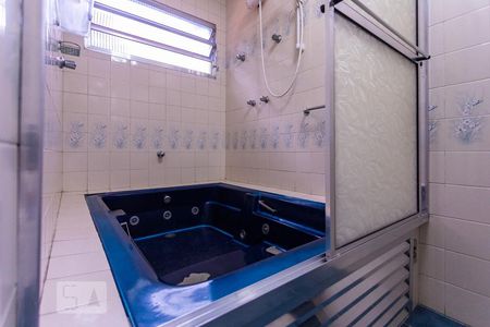 Banheira suíte de casa à venda com 6 quartos, 208m² em Vila Alexandria (zona Sul), São Paulo