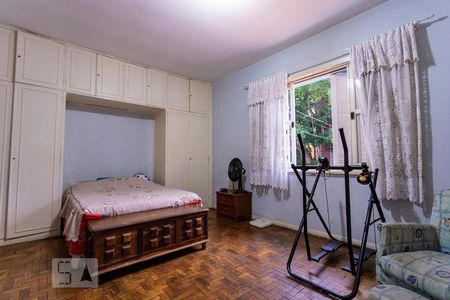 Suíte de casa à venda com 6 quartos, 208m² em Vila Alexandria (zona Sul), São Paulo