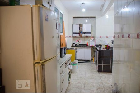 Casa à venda com 70m², 4 quartos e 7 vagas Casa à venda com 70m², 4 quartos e 7 vagasCozinha