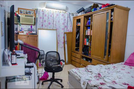 Casa à venda com 70m², 4 quartos e 7 vagas Casa à venda com 70m², 4 quartos e 7 vagasSuíte 4