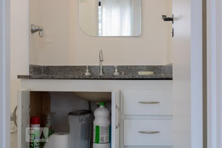 Banheiro de apartamento para alugar com 1 quarto, 33m² em Vila Buarque, São Paulo
