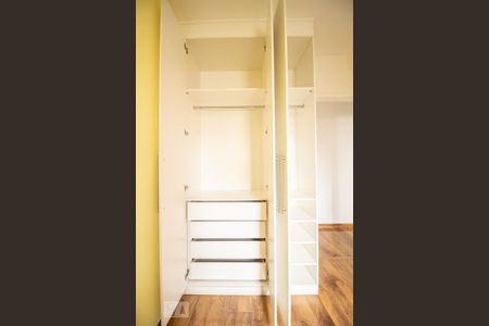 Apartamento à venda com 58m², 2 quartos e 1 vagaQuarto 2 - Armários