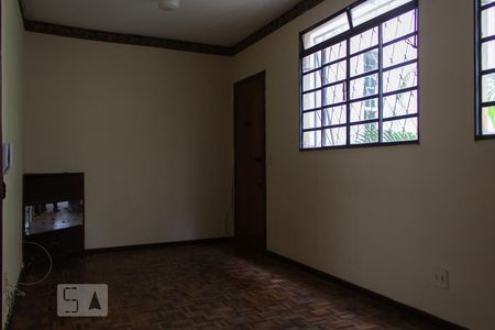 Sala de apartamento para alugar com 3 quartos, 74m² em Sagrada Família, Belo Horizonte