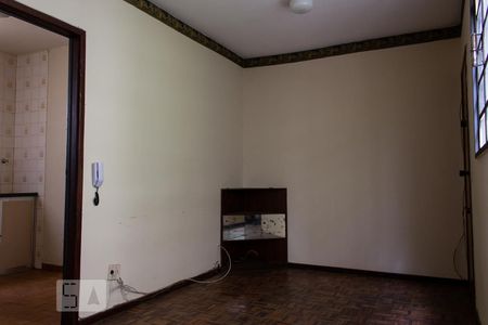 Sala de apartamento para alugar com 3 quartos, 74m² em Sagrada Família, Belo Horizonte