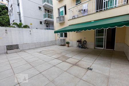 Apartamento à venda com 120m², 2 quartos e 1 vagaQuintal